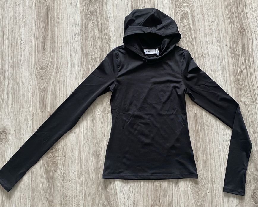 Czarna bluzka z kapturem weekday Xs jak nowa