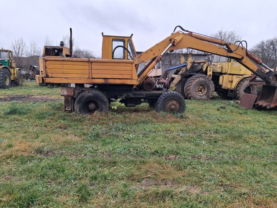 Продам ескаватор.