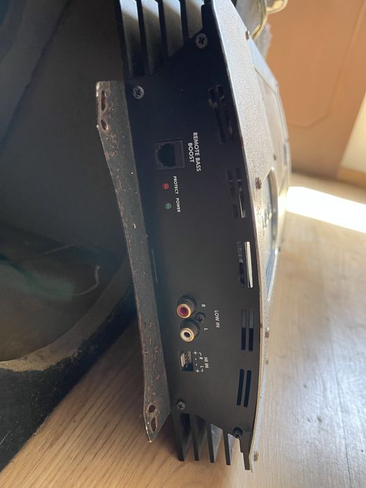 Subwoofer e amplificador marca lanzar