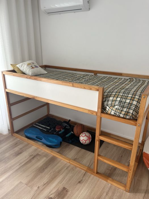 Cama criança com colchão incluido. Pouco uso.
