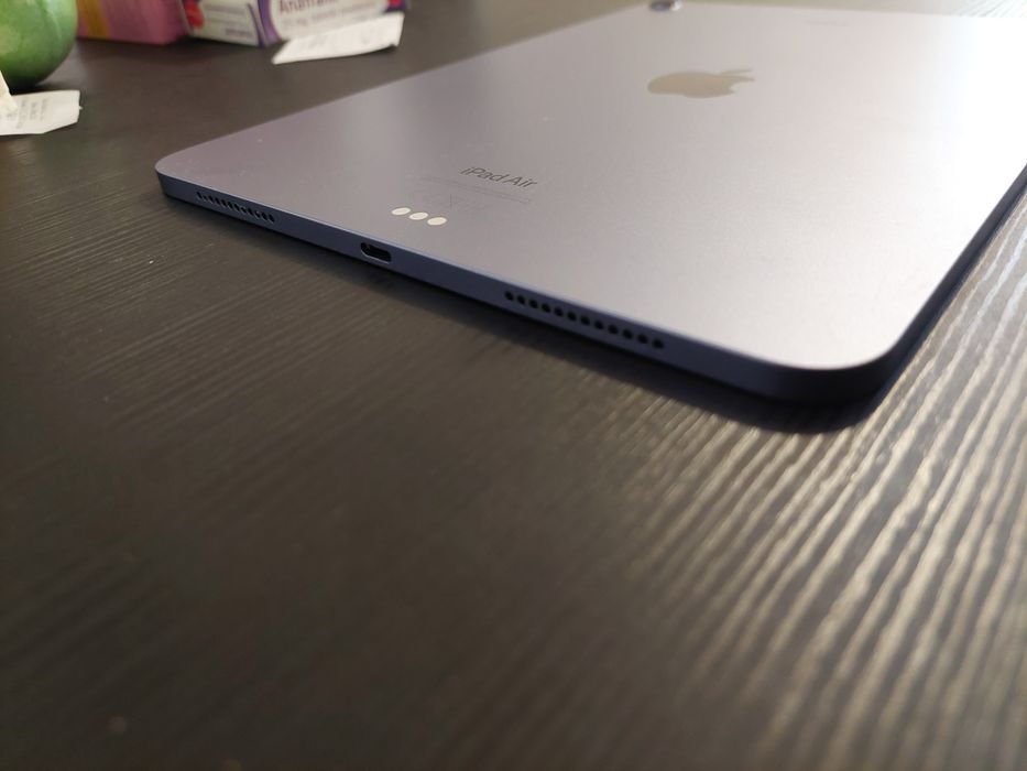 Apple iPad Air 5 256GB nowoczesny Procesor M1 stan Idealny A2588