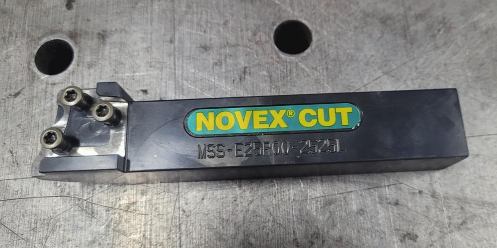 Składane noże tokarskie