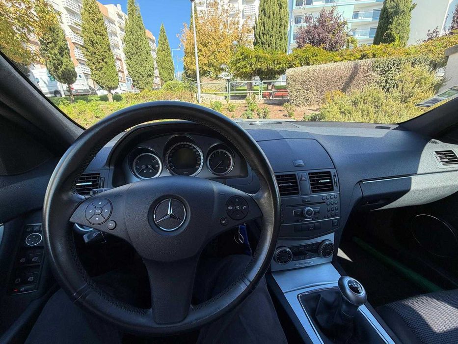 Mercedes-Benz C 250 com kit AMG