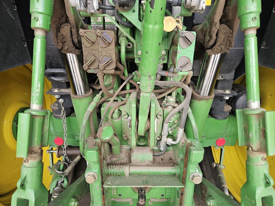 Siłownik podnośnika John deere 6115rR 6115M  AL213023