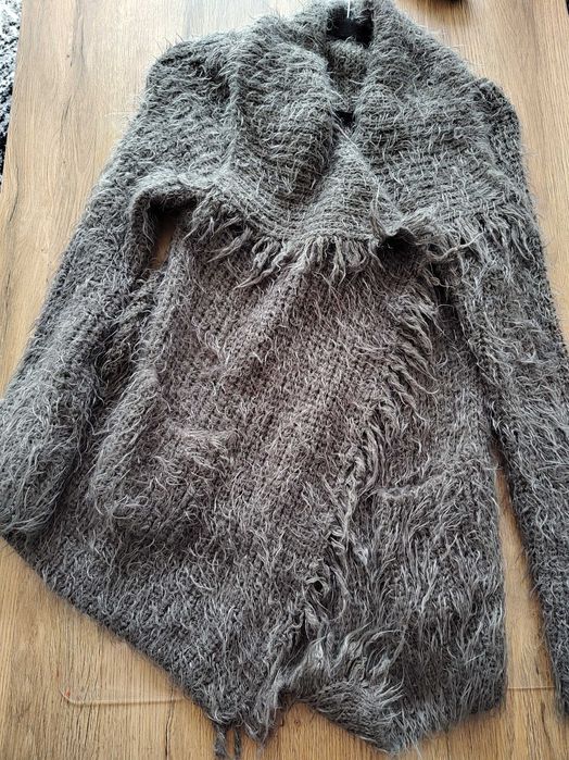 Kudłaty sweter kardigan