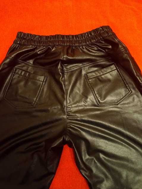 Утеплені штани з еко шкіри на 48-50 розм.