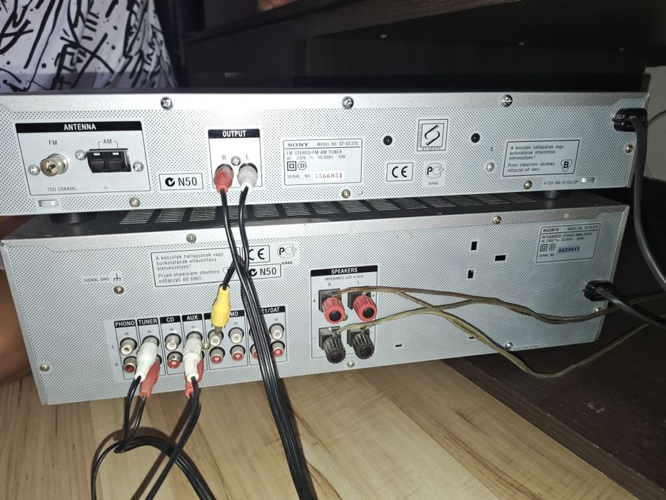 Wzmacniacz z radiem i kolumnami