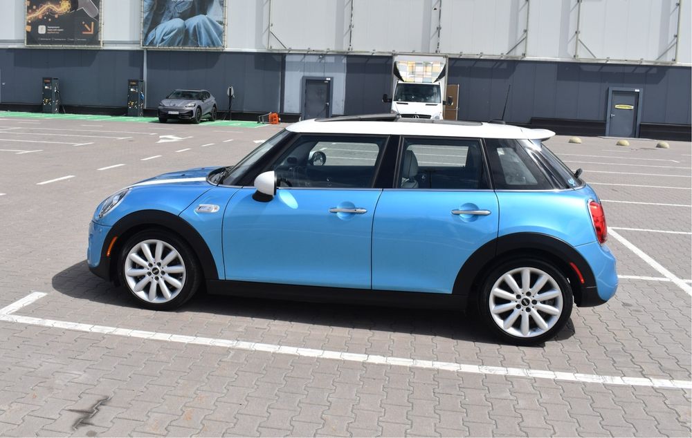 MINI Cooper S F55 2018