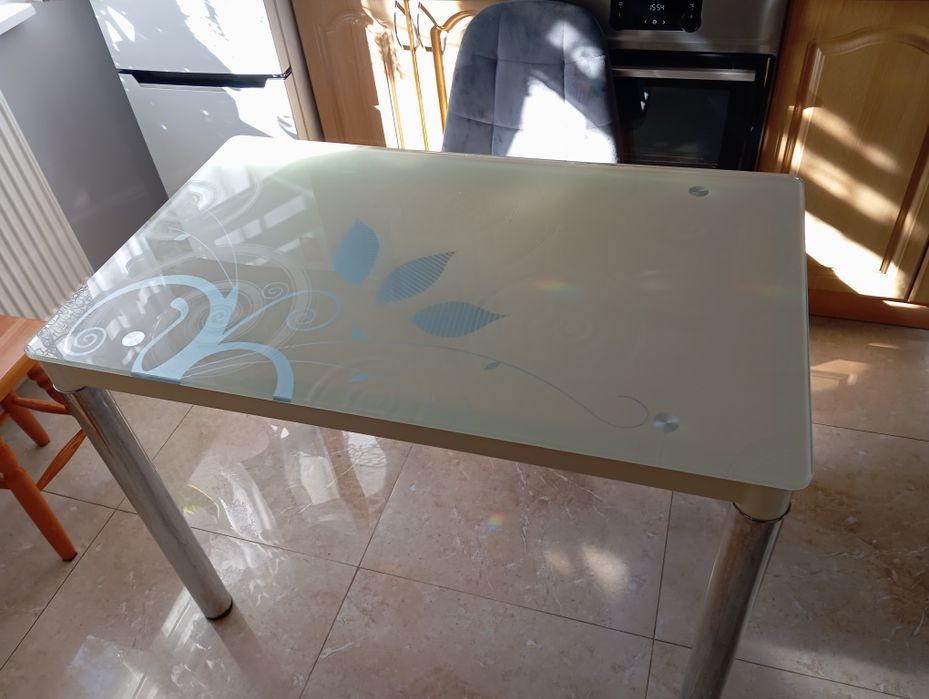 Stół szklany kuchenny