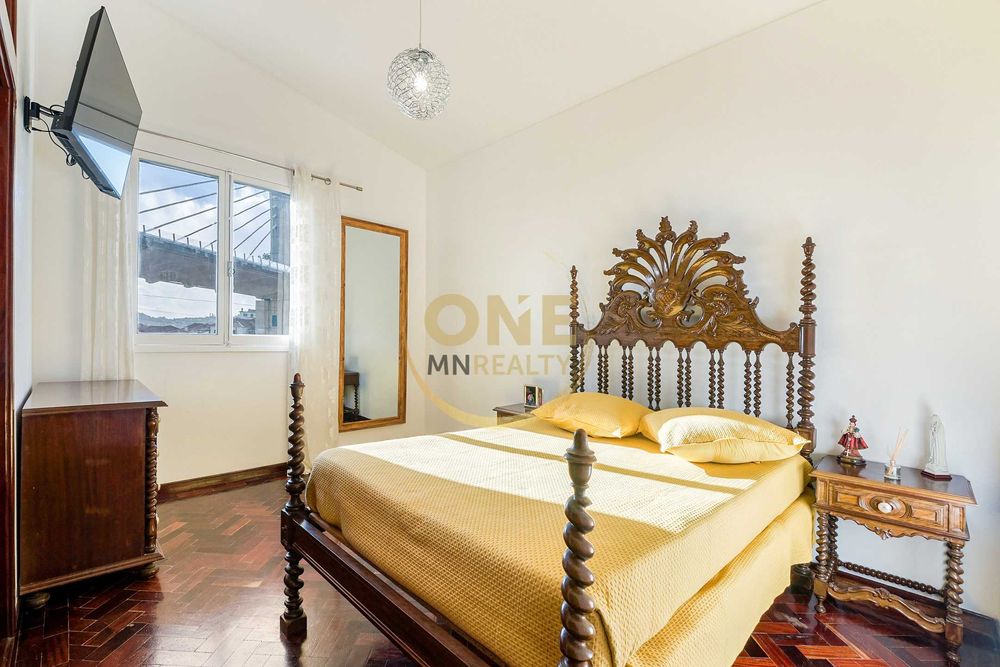 Moradia Renovada com Vista Mar e Cidade — Santa Luzia, Funchal