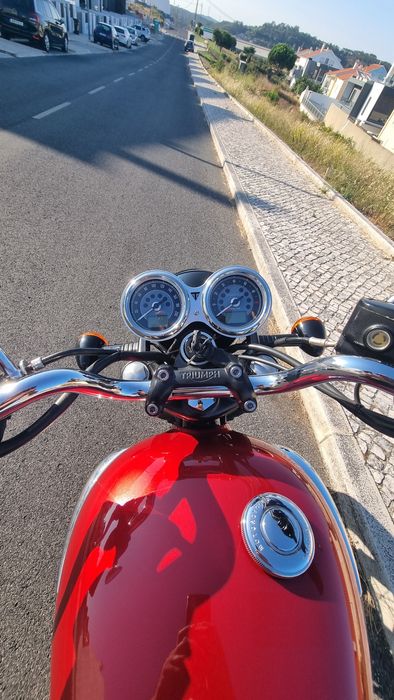 Triumph bonneville t100