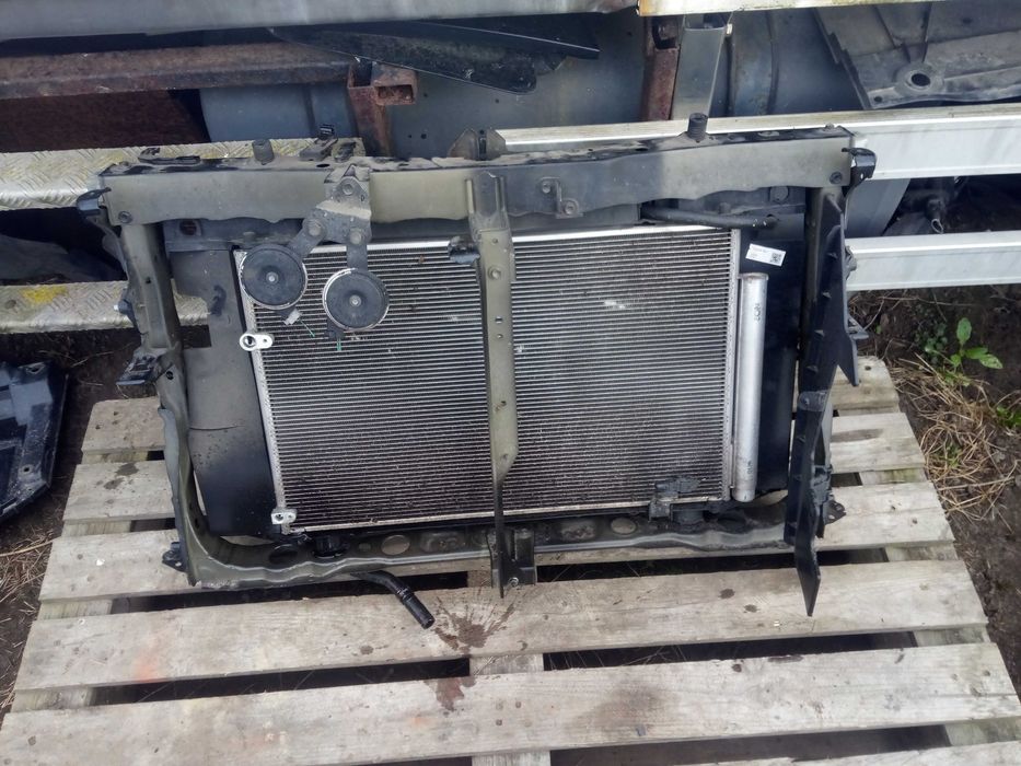 Toyota avensis silnik 1,6 1,8 chłodnice komplet pas przód