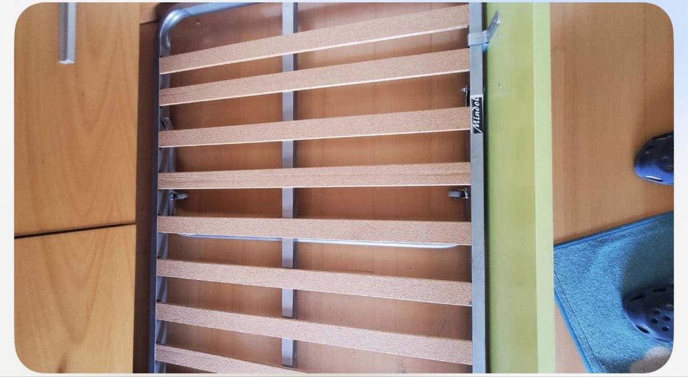 Vendo cama com colchão e cômoda