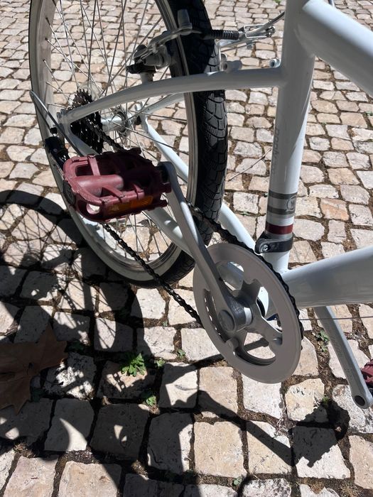 Bicicleta roda 20” com cesto amovível