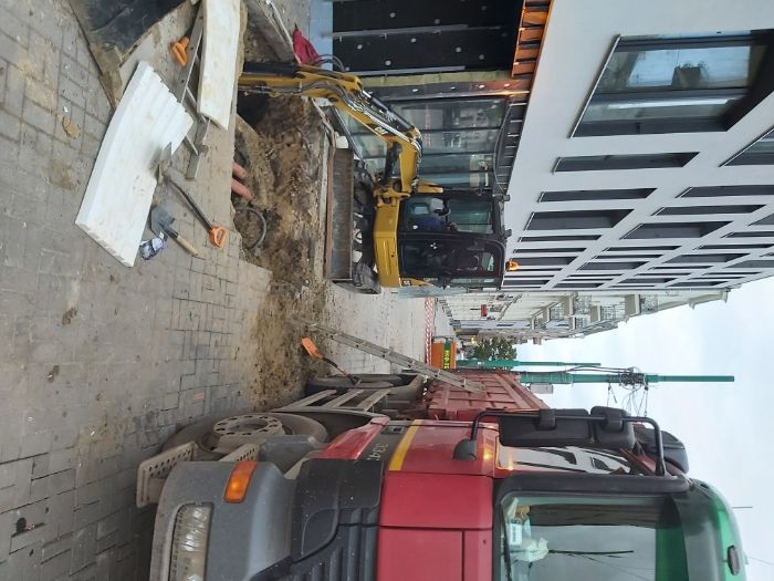 Usługi koparką - prace ziemne ,rozbiórki ,niwelacje terenu ,wykopy