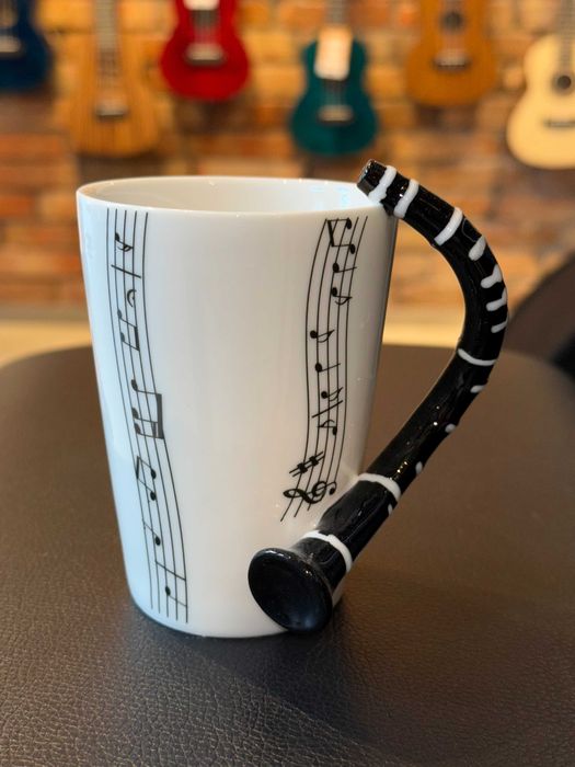 Kubek muzyczny z uchem w kształcie klarnetu
