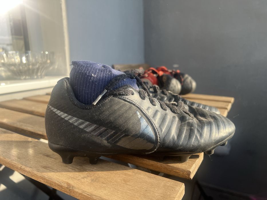 Взуття для футболу Nike