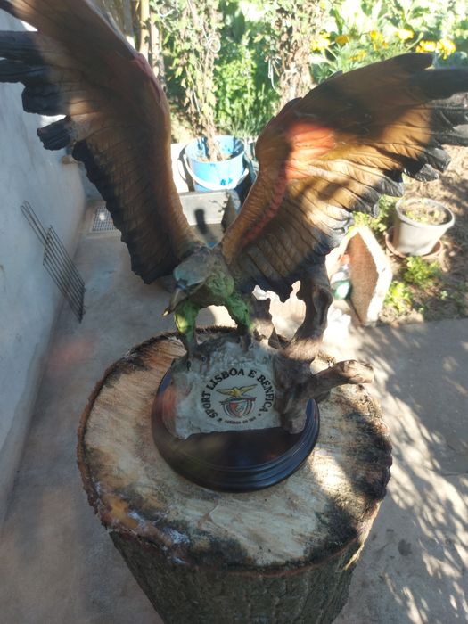 Estátua em  Marfinite da  ÁGUIA DO SLB para colecionadores boni