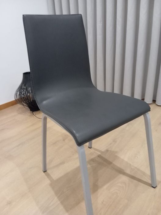 Mesa extensível e cadeiras