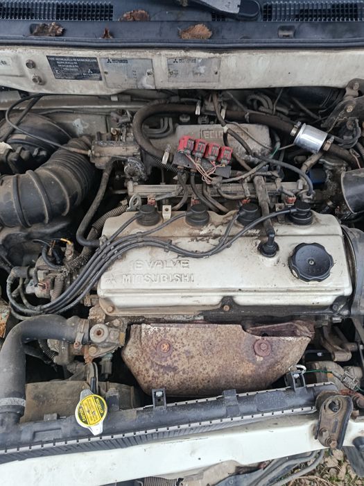 Продам двери MITSUBISHI SPACE WAGON  94гв 2.0 бензин