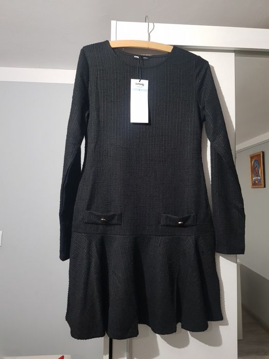 Rozkloszowana czarna sukienka mini L 40