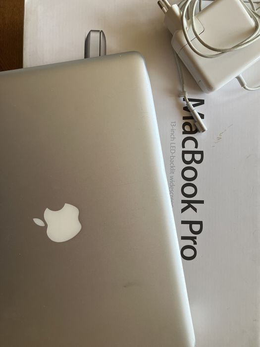MacBook Pro 13  z ładowarką i oryginalnym pudełku