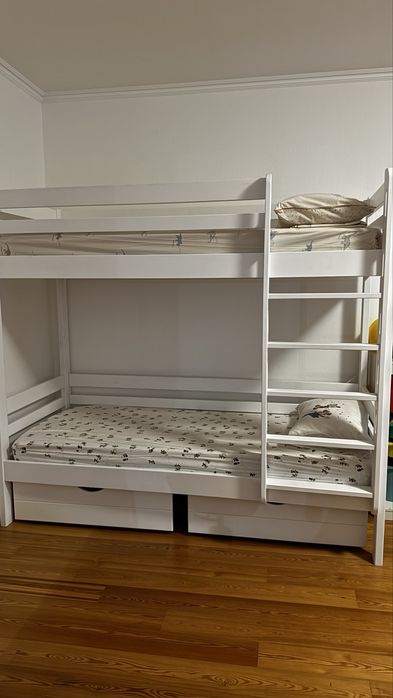 Двоярусне дитяче ліжко біле з ящиками та матрасами