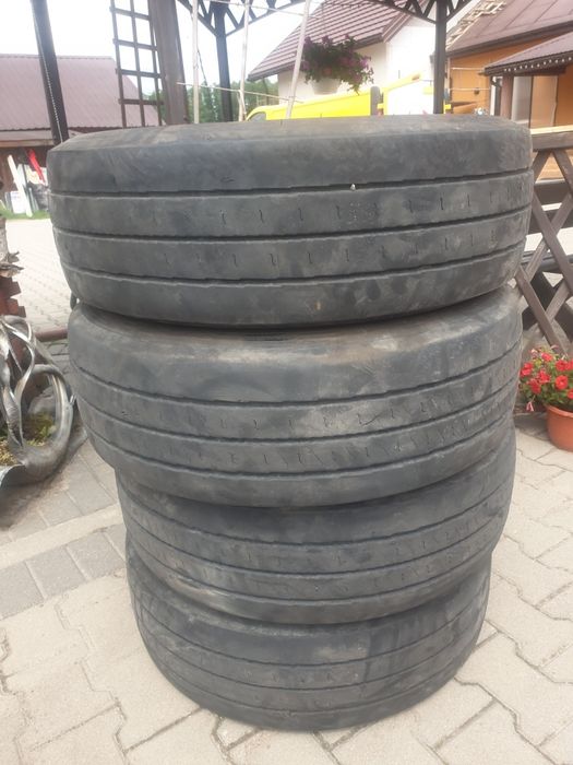 Sprzedam komplet 4 opon Dunlop 245/70r17.5 niskopodwozie uciag naczepa