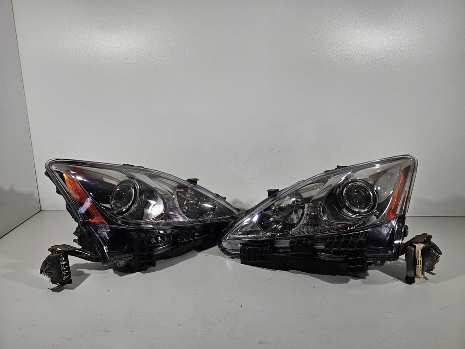 Lexus IS II IS220 IS250 Lampy Przód Przednie Komplet Lewa + Prawa Europa IGŁA