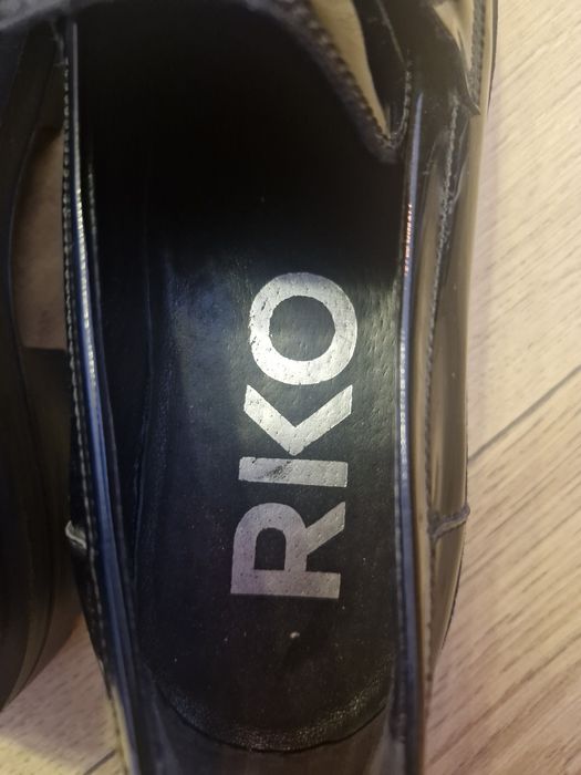 Wsuwane buty lakierowane Ryłko