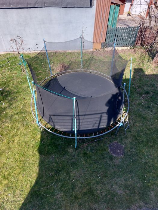 Sprzedam używaną  trampolinę, średnica 375cm