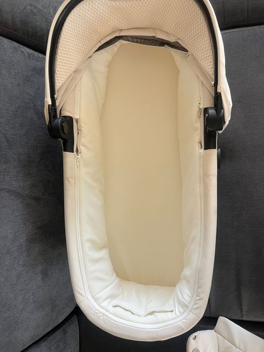 Alcofa Cybex  + 2 adaptadores Cybex Eeazy Twist