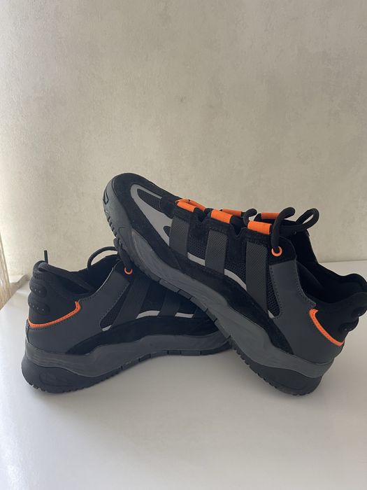 Продам кросівки Adidas 44 розмір27,5 см