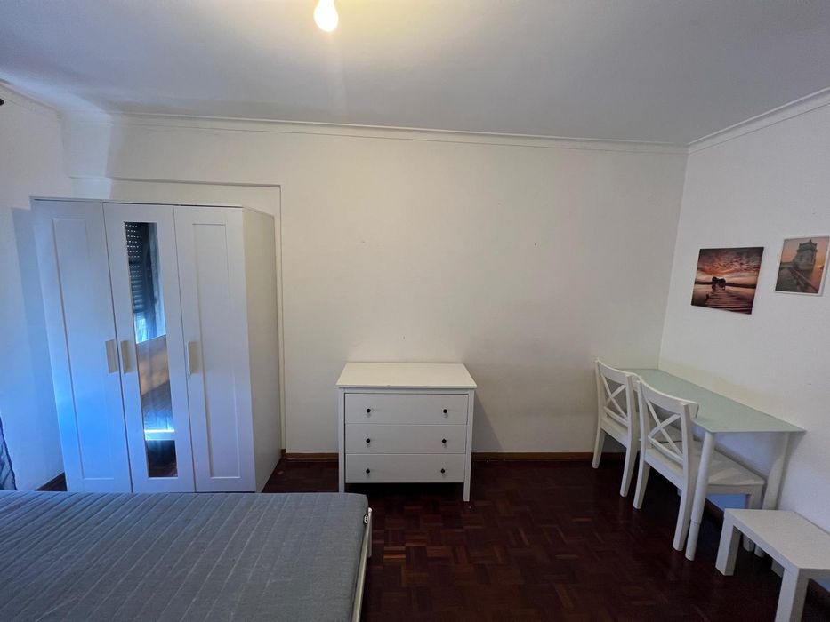 Alugo quarto para casal na Rinchoa