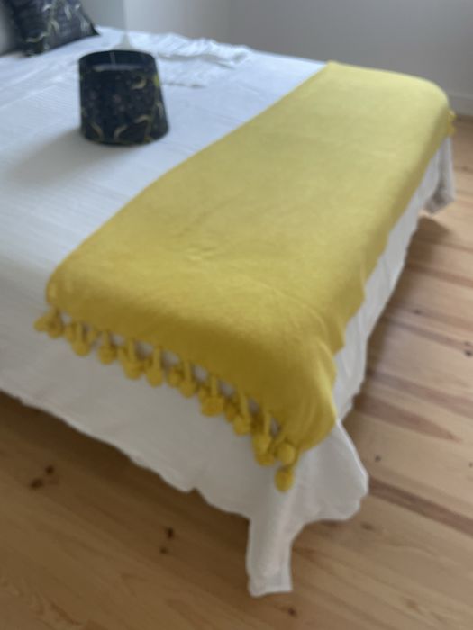 Comjunto almofadas, manta e abat jour