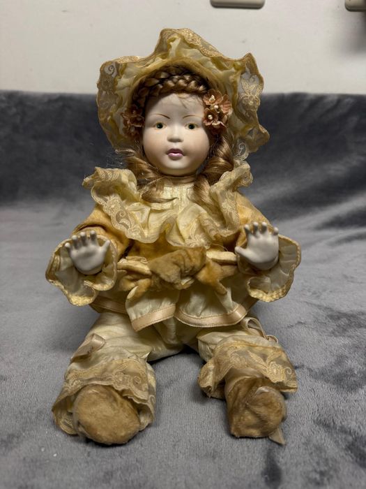 Boneca de porcelana