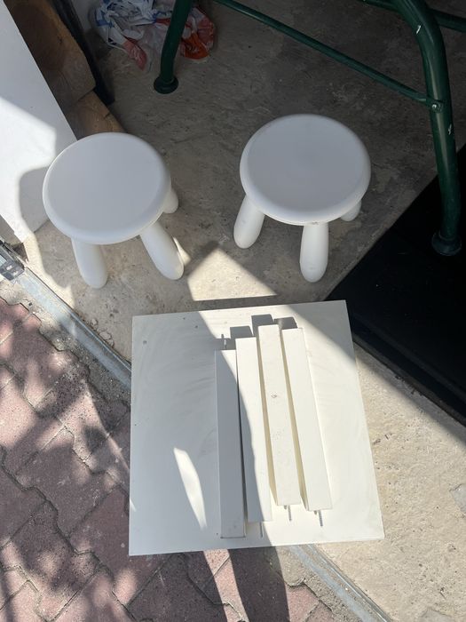 Stolik dzieciecy plus krzeselka Ikea