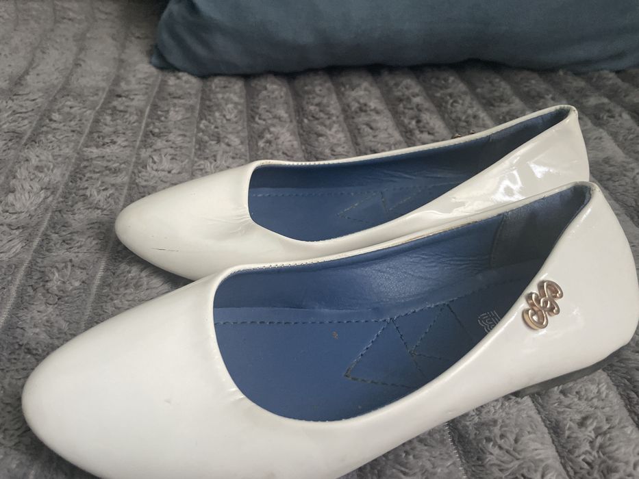 Балетки.   белые