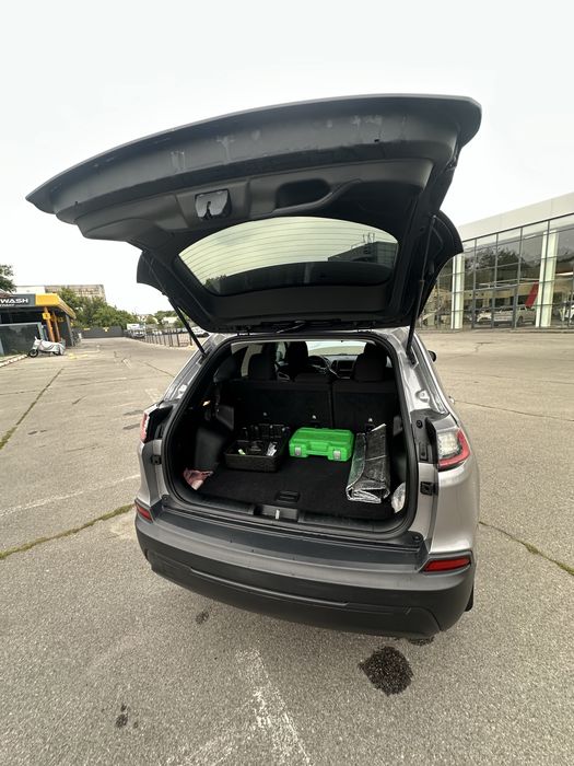 Автомобіль Jeep Cherokee