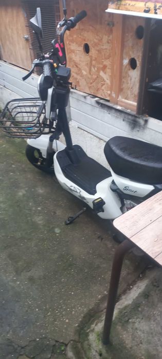 Moto usada na em boa condicoes, bateria boa faz 40 km