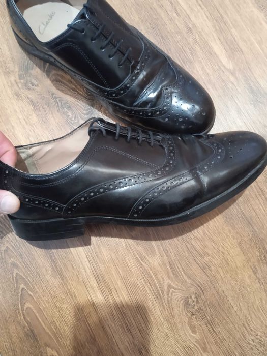 продам чоловічі шкіряні туфлі бренду Clarks