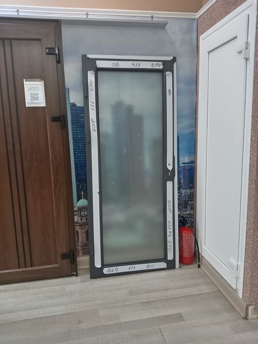Двері з алюмінію