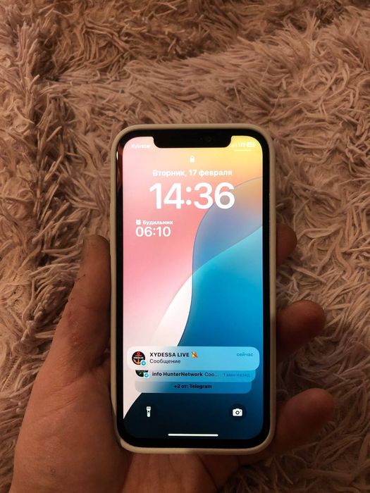 Продам iPhone 12.