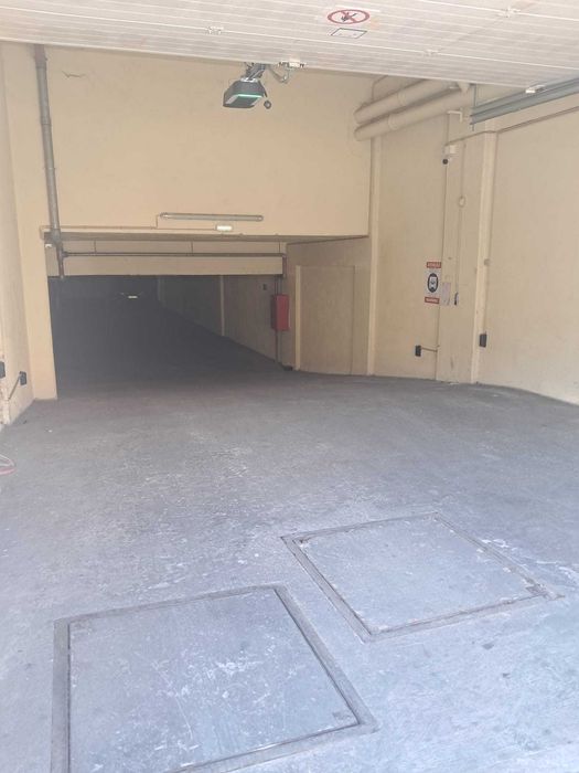 Garagem Fechada em Santa Engrácia — 15 m² | Oportunidade Rara em Lisboa