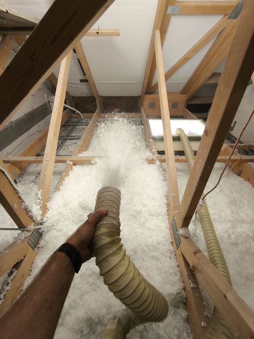Ocieplenia metodą wdmuchiwania Celulozy i Wełny