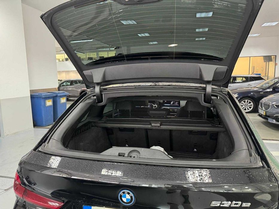 BMW 530e Touring Xdrive Pack M interior e exterior