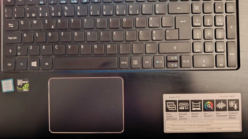Portátil ACER Aspire F 15 em excelente estado (Windows 10)