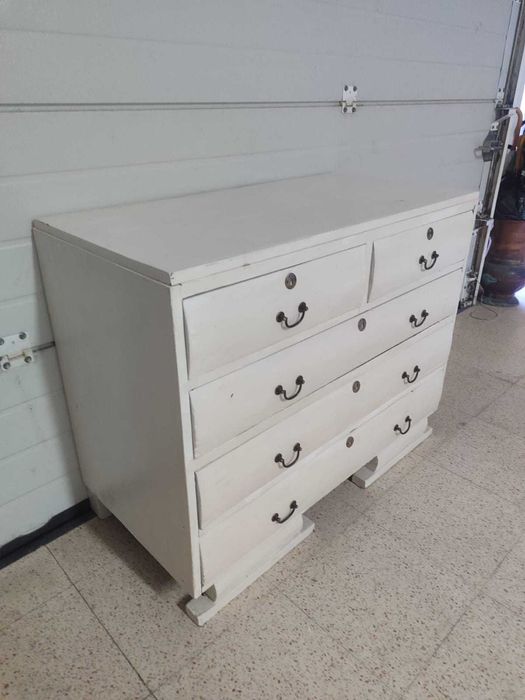 Cómoda branca 5 gavetas