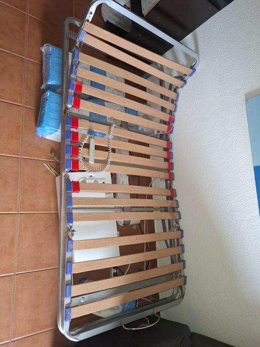 Cama articulada com motor