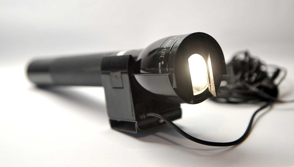 Lanterna MAGLITE recarregável com carregador